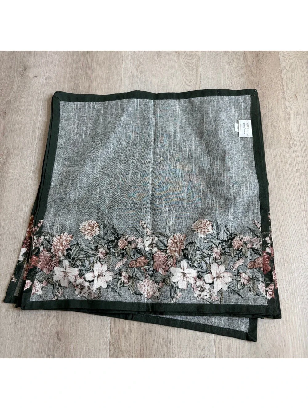 Studio McGee Threshold EUC Set of 8 Green Floral Dinner Napkins 100% Cotton